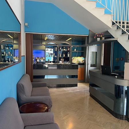 Hotel Estense Римини Экстерьер фото