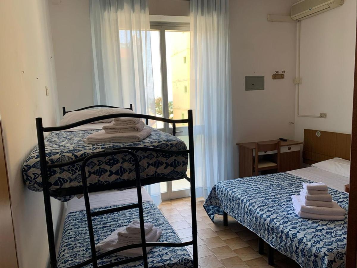 Hotel Estense Римини Экстерьер фото
