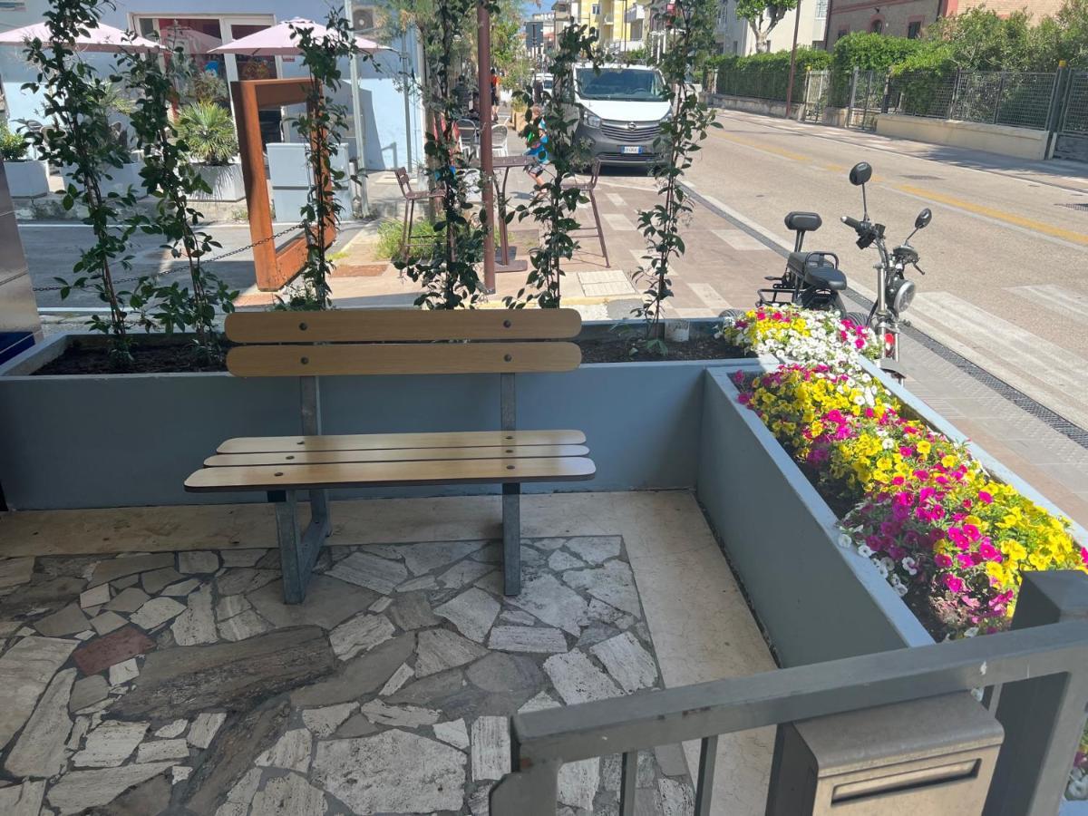 Hotel Estense Римини Экстерьер фото